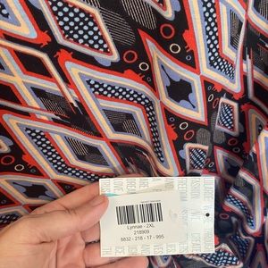 Lularoe Lynnae NWT 2XL. Black with geometric designs.